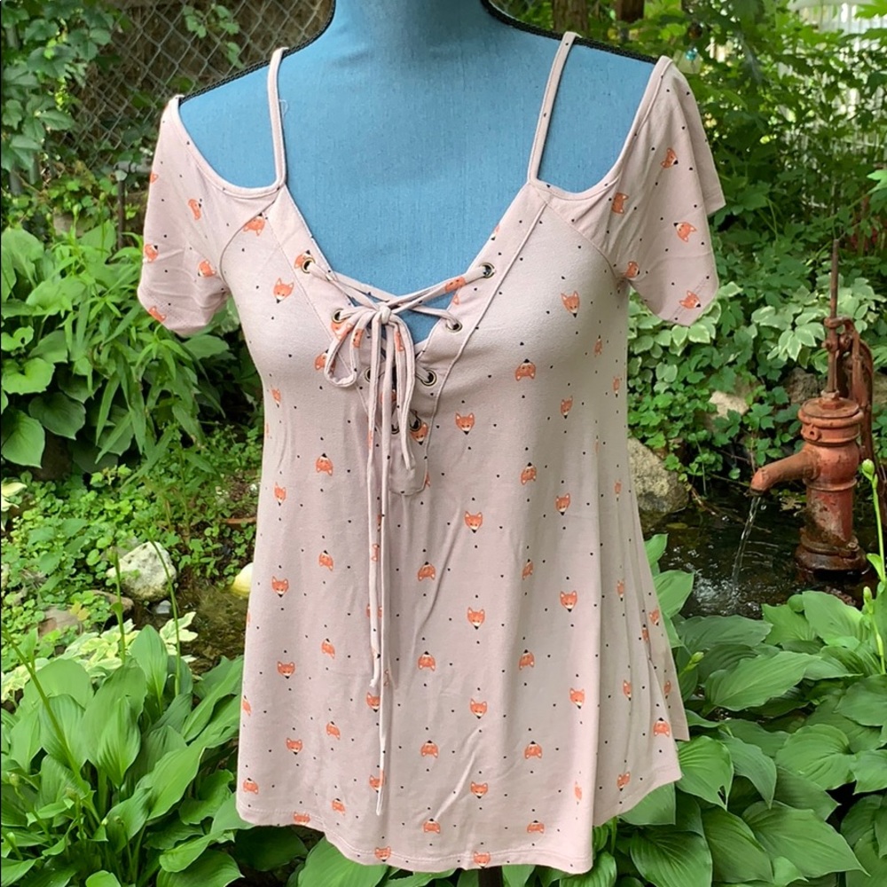 Lavender cold shoulder top.🦊🖤Pattern
